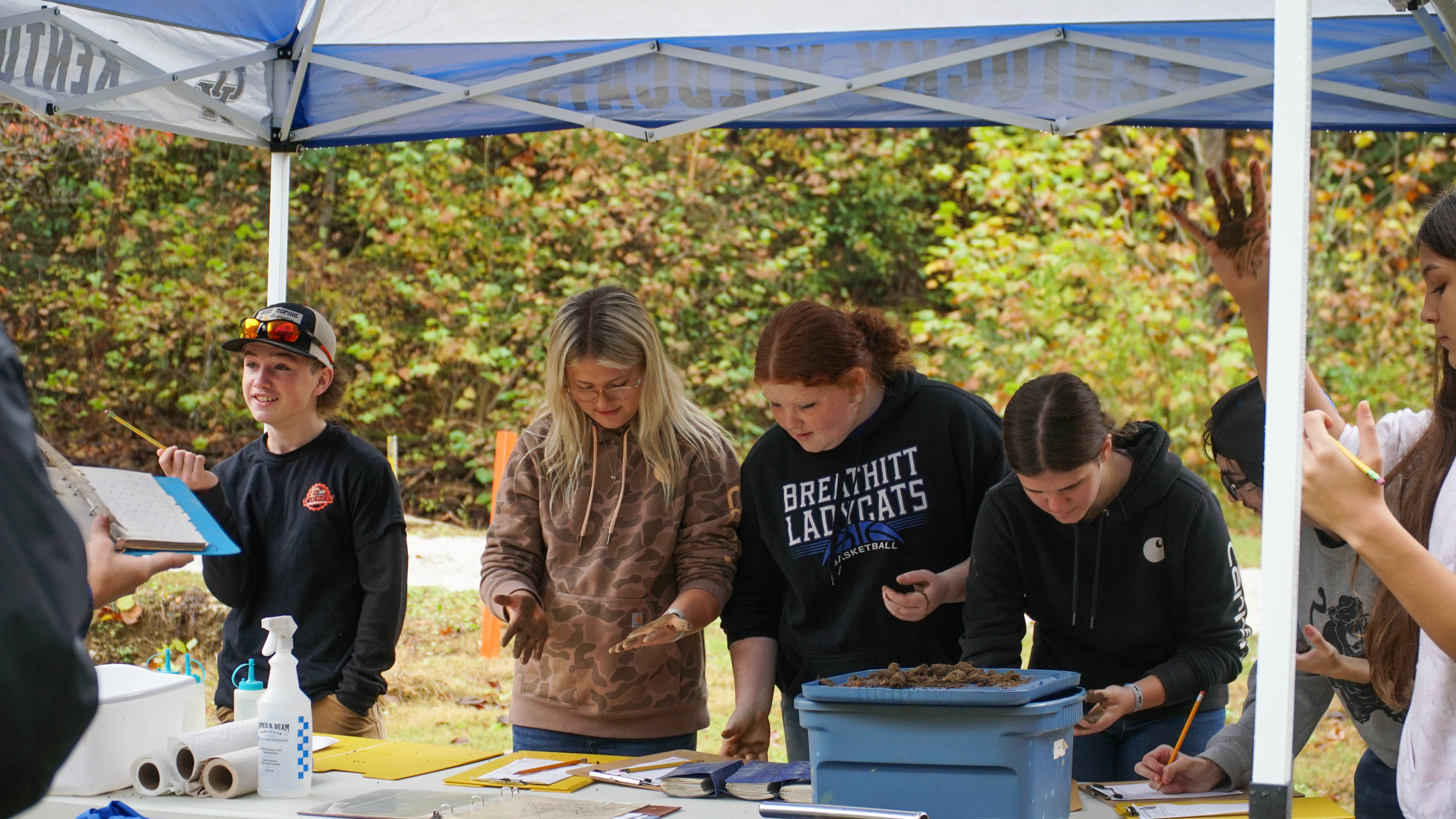 Robinson Forest FLASH Field Day event in Clayhole, Kentucky. Photo by Zoey Ortega.