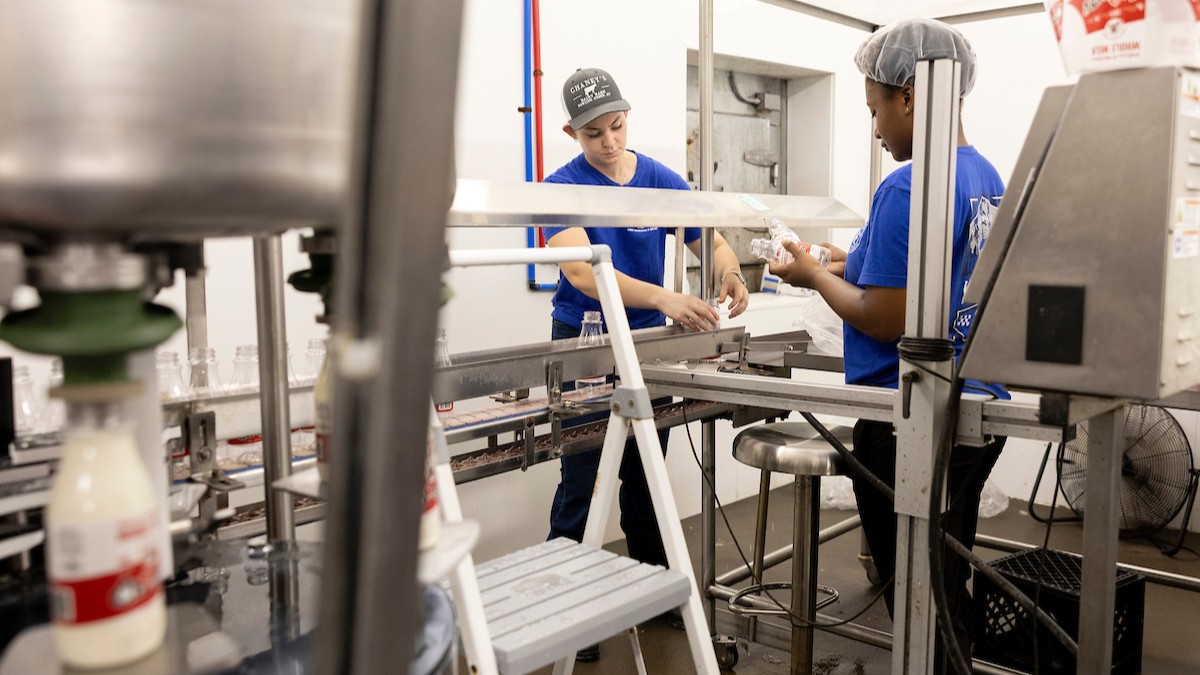 Jillian Lujan (left) and Lillyah Snipes (right) bottling Chaney’s Milk bottles. Photo by Sabrina Hounshell.